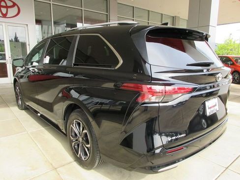 New 2026 Toyota Sienna Platinum AWD/4WD image 9