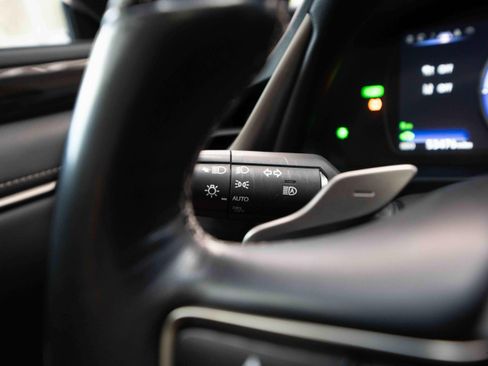 Used 2019 Lexus ES 300h w/ Premium Package FWD image 13