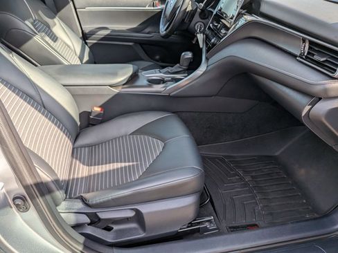 Used 2023 Toyota Camry SE image 19