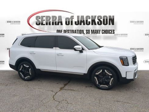 Certified 2023 Kia Telluride S w/ S Sunroof Package AWD/4WD image 8