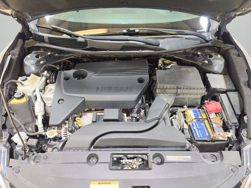 Used 2018 Nissan Altima 2.5 SR w/ SR Midnight Edition FWD image 9