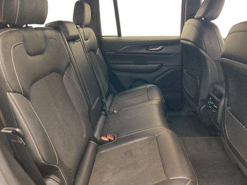 Used 2023 Jeep Grand Cherokee Altitude RWD image 19