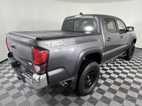 Used 2018 Toyota Tacoma TRD Off-Road image 11