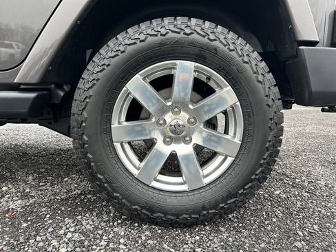 Used 2017 Jeep Wrangler Unlimited Sahara w/ Connectivity Group image 13