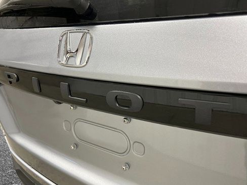 New 2025 Honda Pilot EX-L image 6