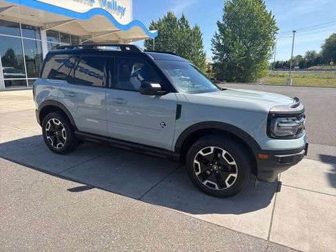Used 2022 Ford Bronco Sport Outer Banks w/ Tech Package AWD/4WD image 2