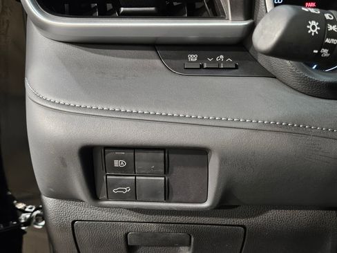 Certified 2025 Toyota Highlander XLE image 26