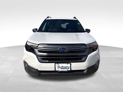 Used 2026 Subaru Forester Premium AWD/4WD image 2