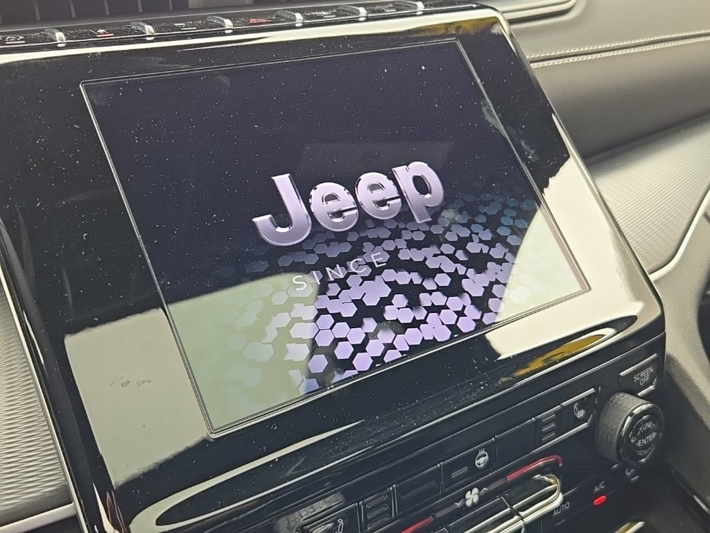 Used 2023 Jeep Grand Cherokee L Laredo AWD/4WD image 28