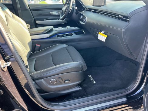 Used 2025 Genesis GV70 2.5T w/ Sport Prestige Package image 13