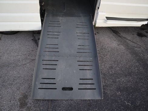 Used 2010 Dodge Grand Caravan SE w/ Climate Group image 22