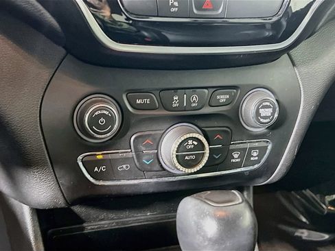 Used 2020 Jeep Cherokee Limited AWD/4WD image 14