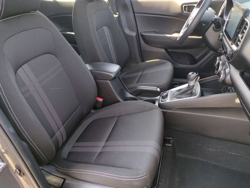 Used 2025 Hyundai Venue SEL FWD image 31