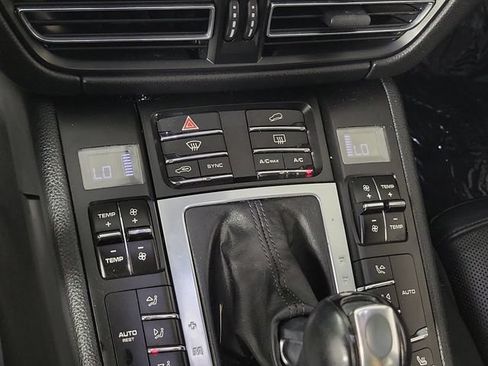 Used 2020 Porsche Macan AWD/4WD image 31
