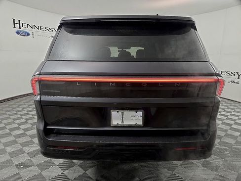 New 2025 Lincoln Navigator L Reserve AWD/4WD image 5