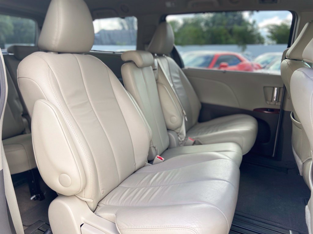 Used 2014 Toyota Sienna XLE FWD image 22
