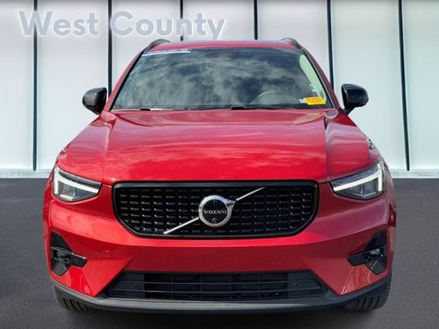 Certified 2025 Volvo XC40 B5 Plus image 10