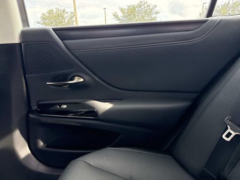 Used 2025 Lexus ES 350 w/ Premium Package FWD image 16