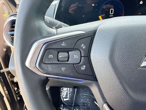 Used 2025 Chevrolet Trax LT w/ LT Convenience Package FWD image 16