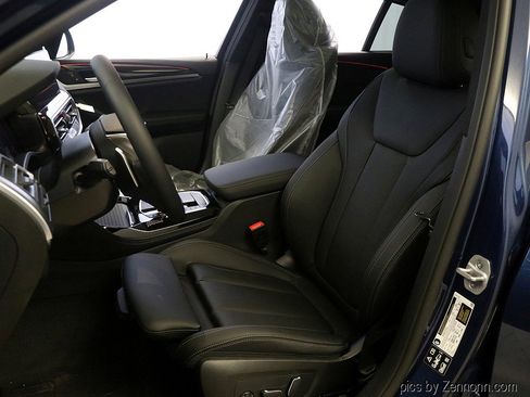 Used 2025 BMW X4 xDrive30i w/ Premium Package image 10