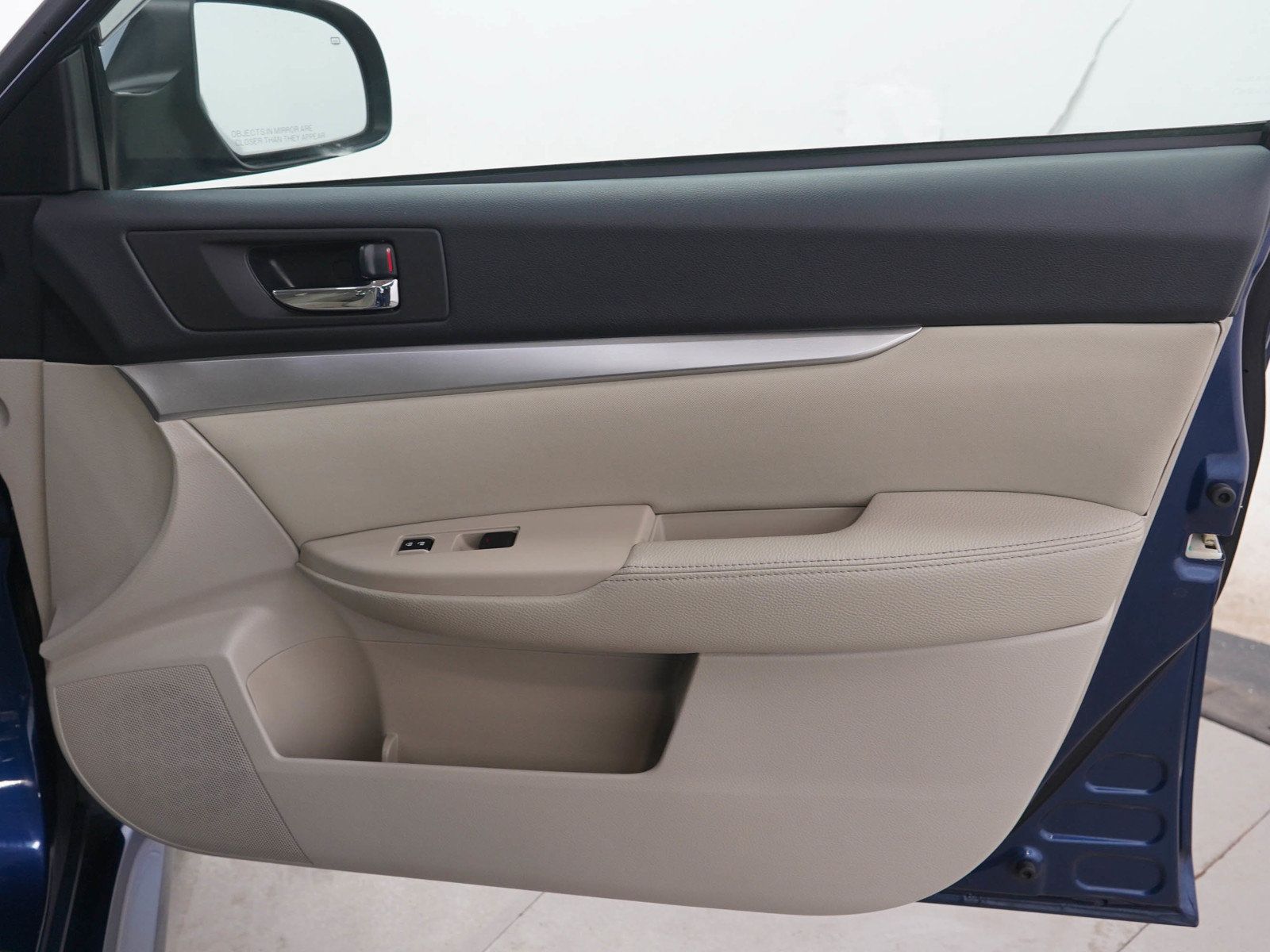 Used 2010 Subaru Legacy 2.5i Premium AWD/4WD image 9
