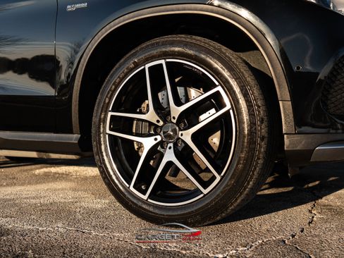 Used 2018 Mercedes-Benz GLE 43 AMG 4MATIC w/ Parking Assist Package image 10