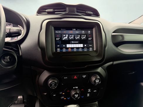 Used 2018 Jeep Renegade Altitude AWD/4WD image 43