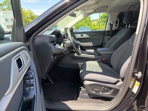 Used 2026 Ford Explorer Active AWD/4WD image 13