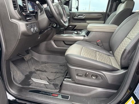 Used 2025 Chevrolet Silverado 2500 ZR2 w/ Technology Package image 21