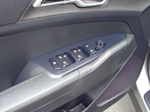 Used 2025 Kia Sportage LX FWD image 12