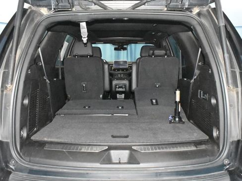Used 2021 Chevrolet Tahoe Z71 w/ Luxury Package AWD/4WD image 32