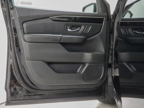 Used 2025 Honda Pilot EX-L image 19