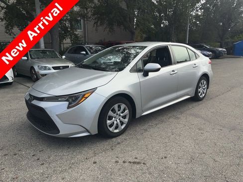 Used 2021 Toyota Corolla LE image 2