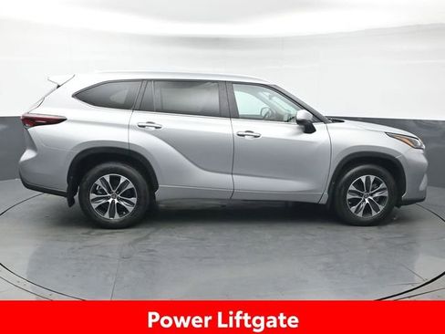 Certified 2024 Toyota Highlander XLE image 8