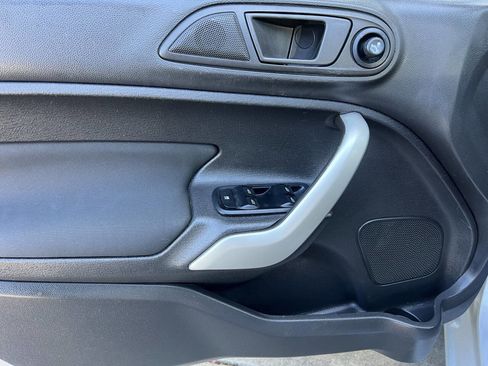 Used 2012 Ford Fiesta SE image 24