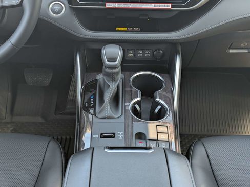 New 2026 Toyota Highlander Limited AWD/4WD image 21
