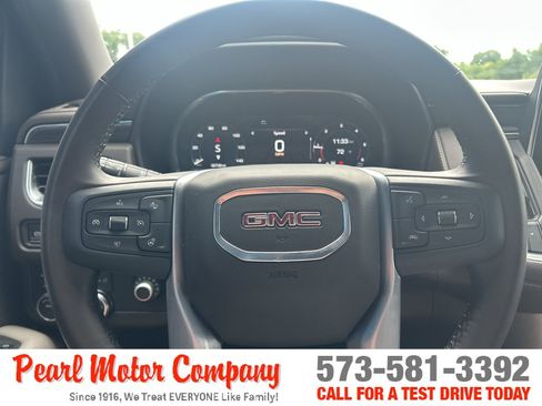 Used 2024 GMC Yukon XL SLT w/ SLT Luxury Package AWD/4WD image 13