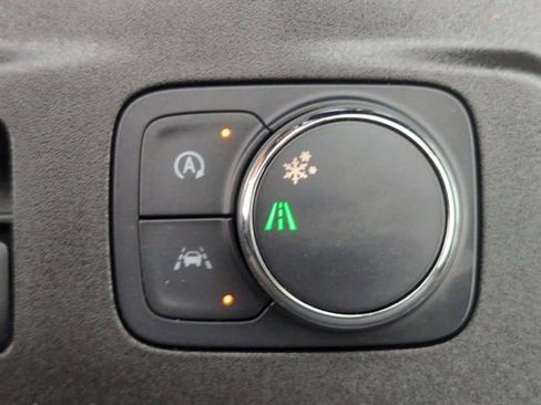 Certified 2023 Chevrolet Traverse LT FWD image 33