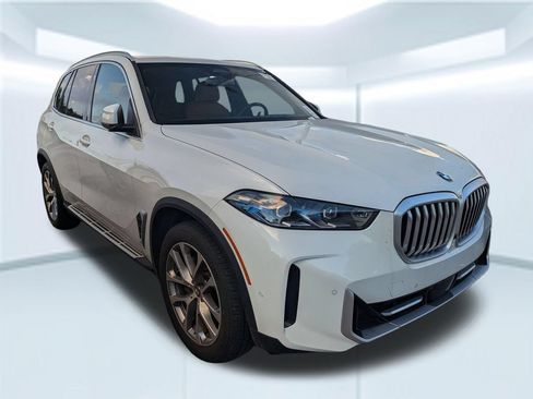 Used 2025 BMW X5 xDrive40i AWD/4WD image 3