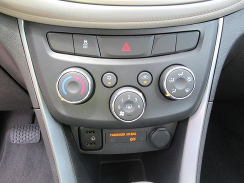 Used 2018 Chevrolet Trax LT w/ Driver Confidence Package FWD image 23