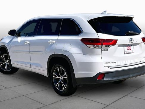 Used 2017 Toyota Highlander Plus FWD image 12