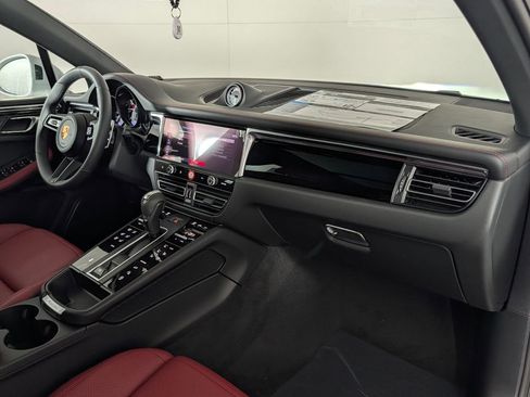 New 2026 Porsche Macan image 19