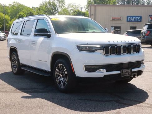 Used 2023 Jeep Wagoneer 4WD w/ Premium Group I image 3