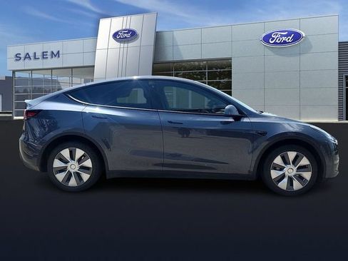 Used 2023 Tesla Model Y Long Range AWD/4WD image 2