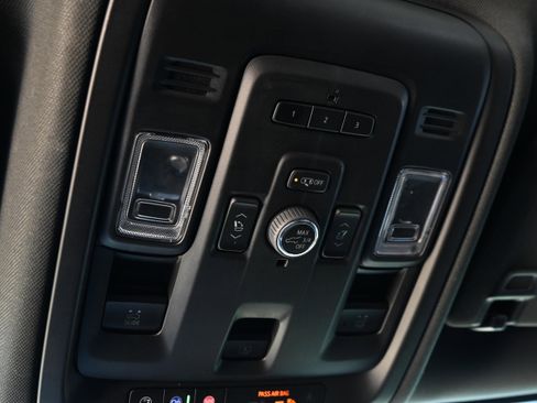 Used 2022 GMC Yukon XL AT4 image 35