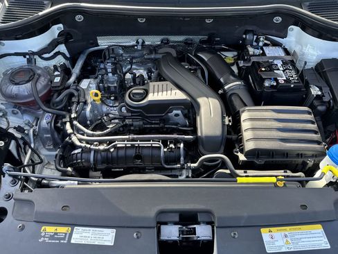 Certified 2024 Volkswagen Taos SE w/ Panoramic Sunroof Package FWD image 13