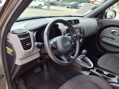 Used 2019 Kia Soul FWD image 22