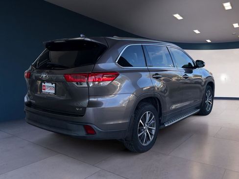 Used 2019 Toyota Highlander SE image 5