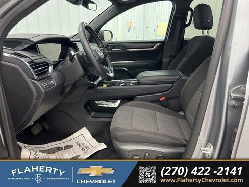 Used 2025 GMC Acadia Elevation AWD/4WD image 8