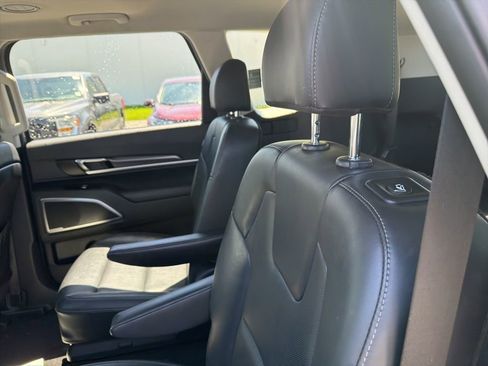 Used 2025 Kia Telluride S AWD/4WD image 16